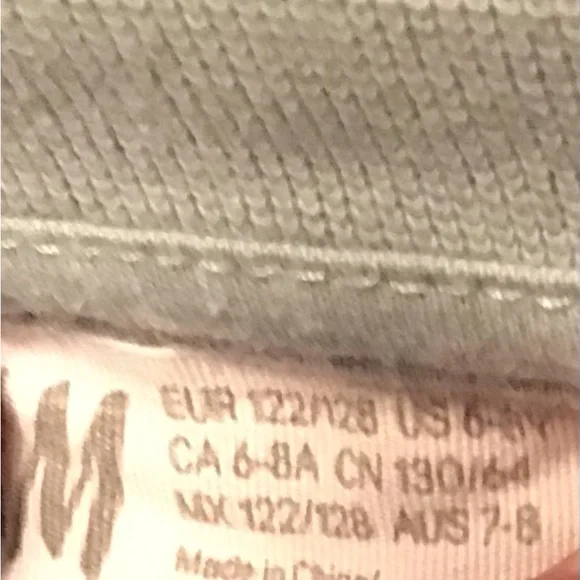 H&M Girl’s Green Unicorn Sweatshirt. Size 6-8 - Picture 4 of 5